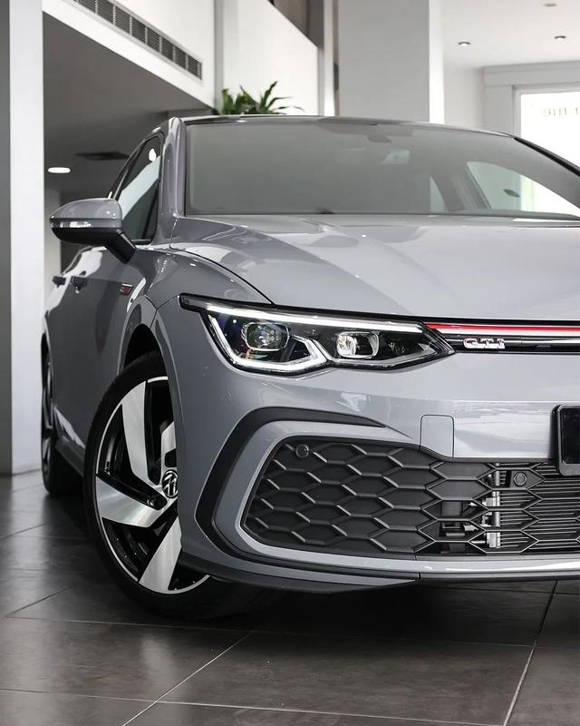 高尔夫热度飙升,网友热议不断 高尔夫热度飙升,网友热议不断