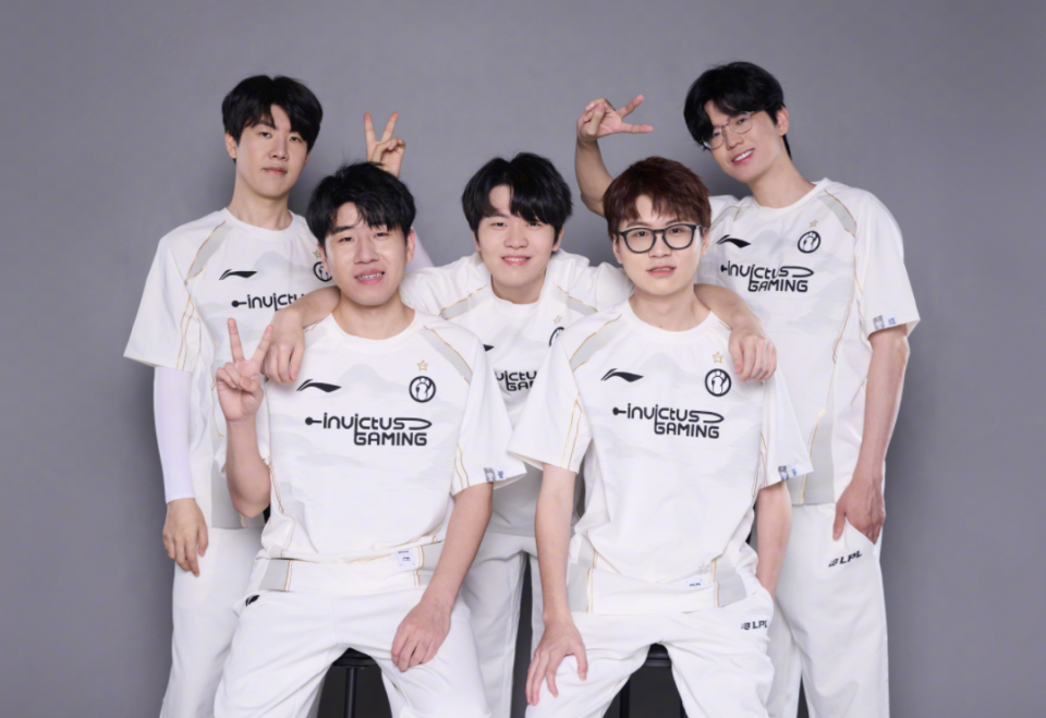 LPL惊险逆转取胜,粉丝狂欢不已 LPL惊险逆转取胜,粉丝狂欢不已