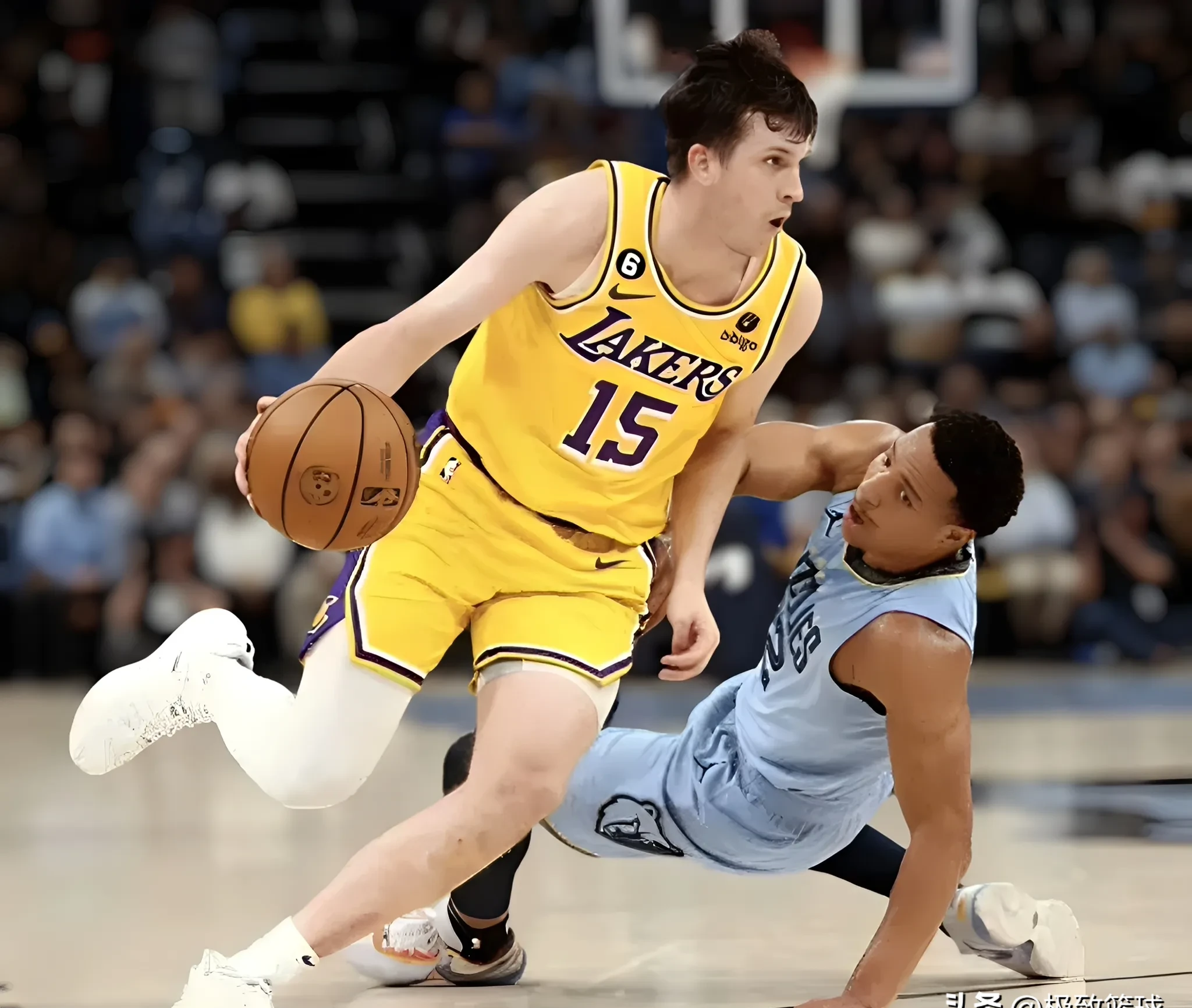 尼克斯横扫湖人，易建联统治全场